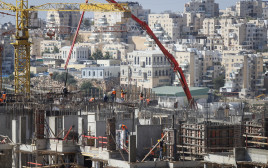 אתר בנייה (צילום: פלאש 90)