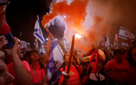המחאה נגד הרפורמה במערכת המשפט (צילום: REUTERS/Amir Cohen)