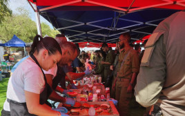 התנדבות למען החיילים בעוטף  (צילום: ללא קרדיט)