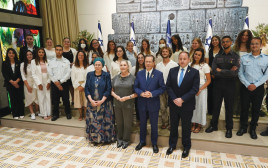 טקס ההוקרה וההצדעה למתנדבים בחזית האזרחית במלחמה (צילום: זהר מרדכי ומנחם קצבורג)