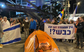 הפגנת תושבי הצפון בקריה (צילום: אבשלום ששוני)