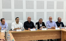 ישיבת עבודה במועצה האזורית מטה אשר  (צילום: דוברות מטה אשר)