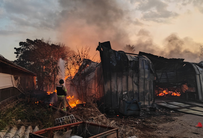 בית שרוף במושב אביבים (צילום:  שימוש לפי סעיף 27א')