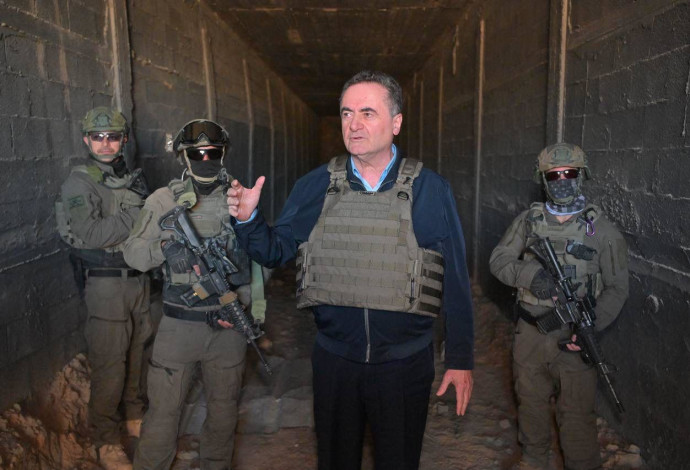 שר הביטחון ישראל כ"ץ בביקור בציר פילדלפי (צילום:  שלומי אמסלם, משרד הביטחון)